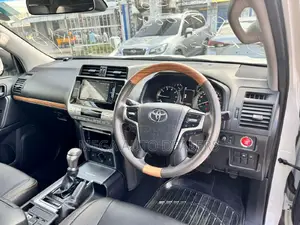 Toyota Land Cruiser Prado 2.7 2018 Pearl
