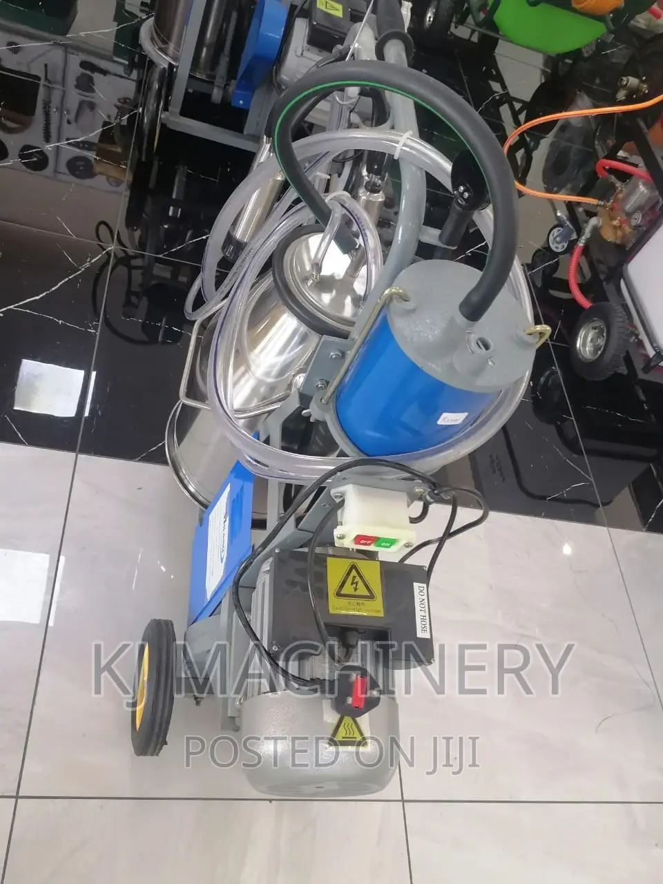 Single Bucket Milano Milking Machine-Quality Machine