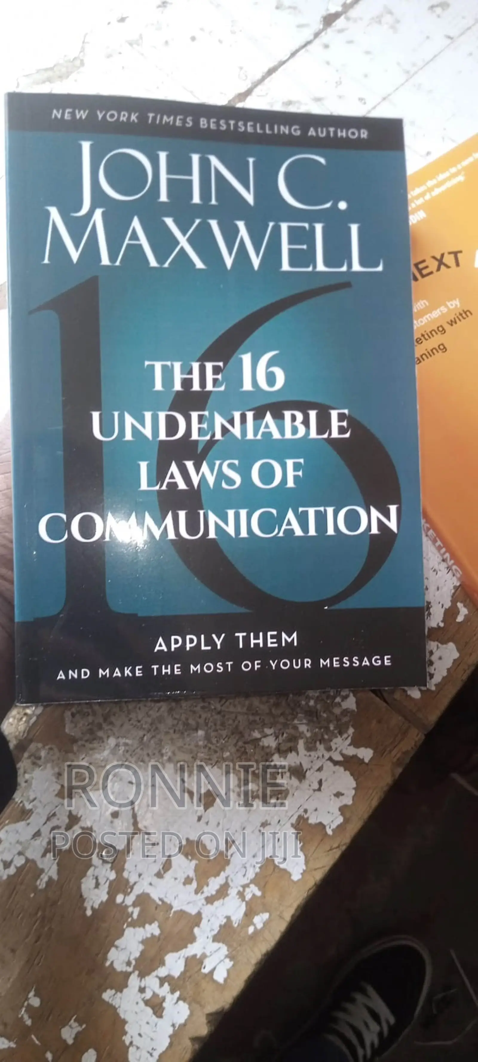 The 16 Undeniable Laws of Communication: By John C. Maxwell