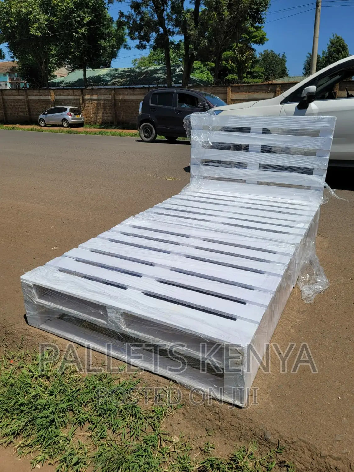 Pallet Bed- 4*6 Premium White Pallet Bed.(#Cs06)