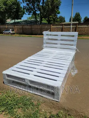Pallet Bed- 4*6 Premium White Pallet Bed. (#SC12)