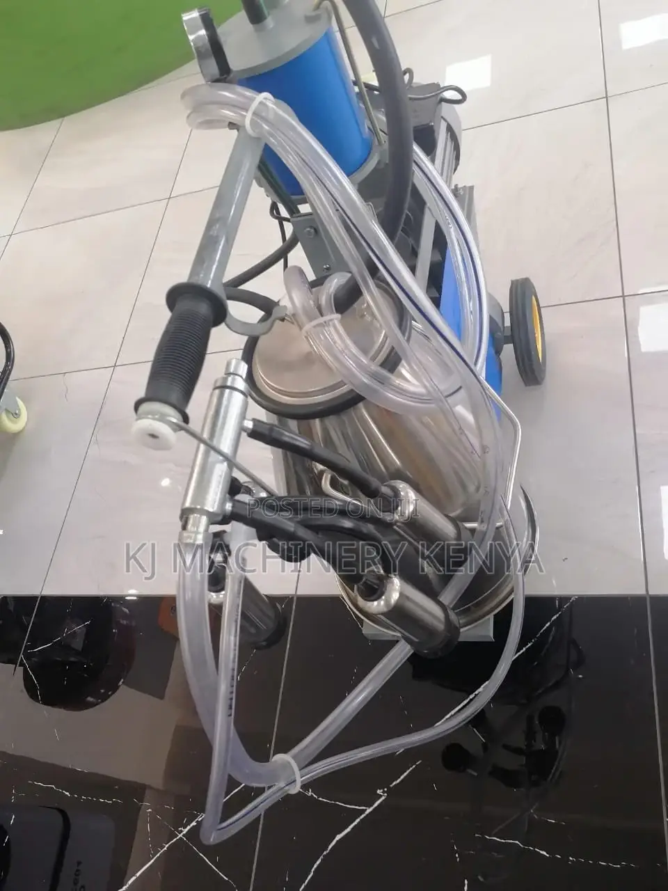 Single Bucket Milano Milking Machine -Quality Assured