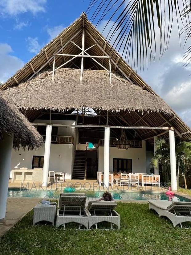 Best Makuti Roofers - main view