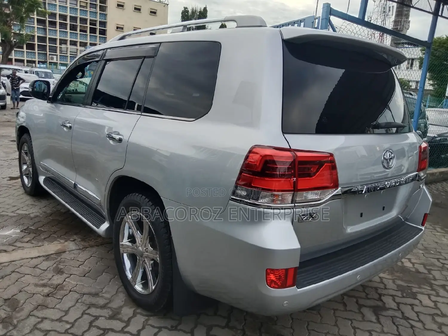 Toyota Land Cruiser 4.6 V8 ZX 2017 Silver