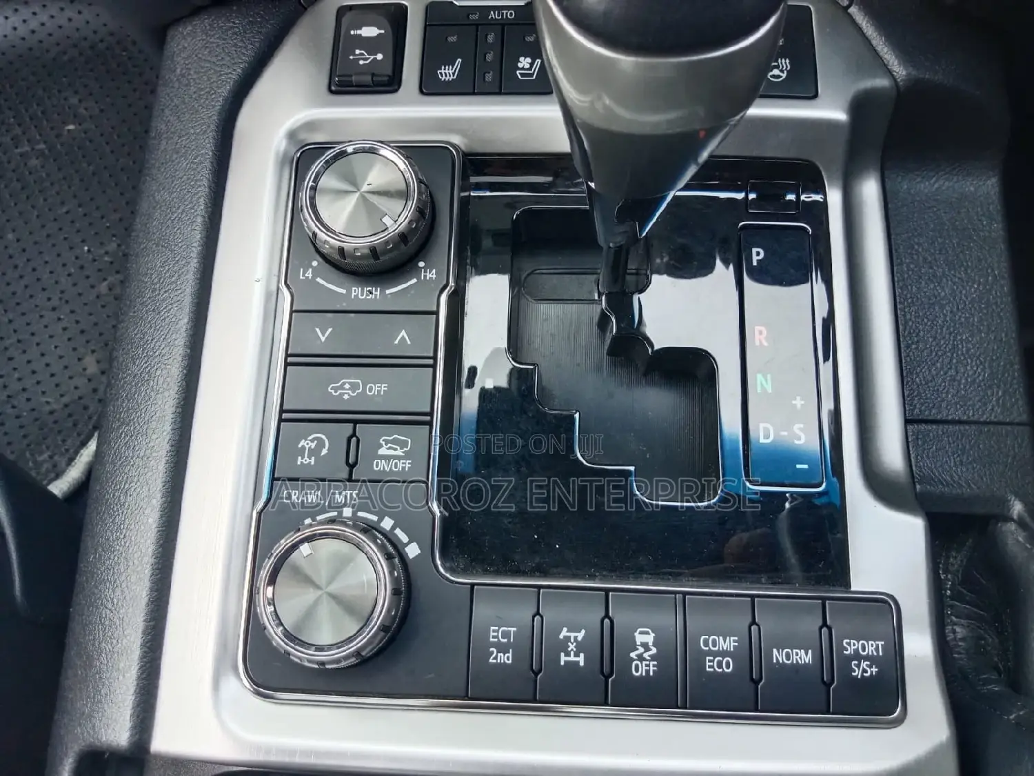 Toyota Land Cruiser 4.6 V8 ZX 2017 Silver