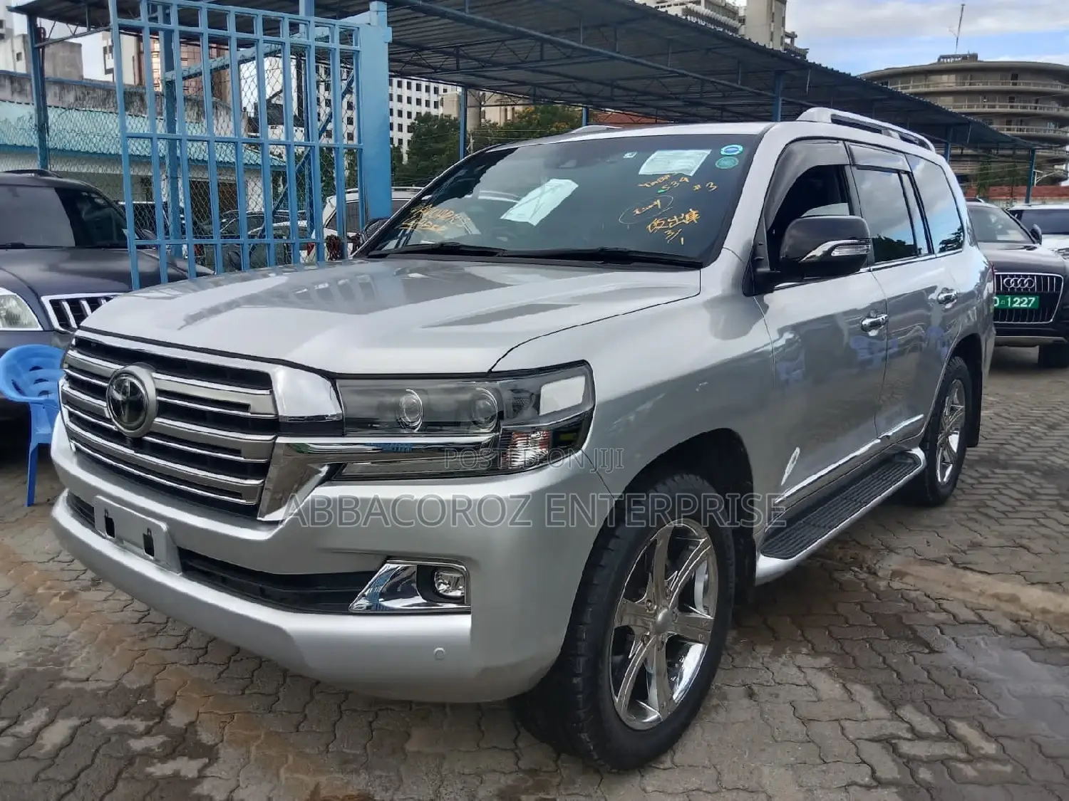 Toyota Land Cruiser 4.6 V8 ZX 2017 Silver