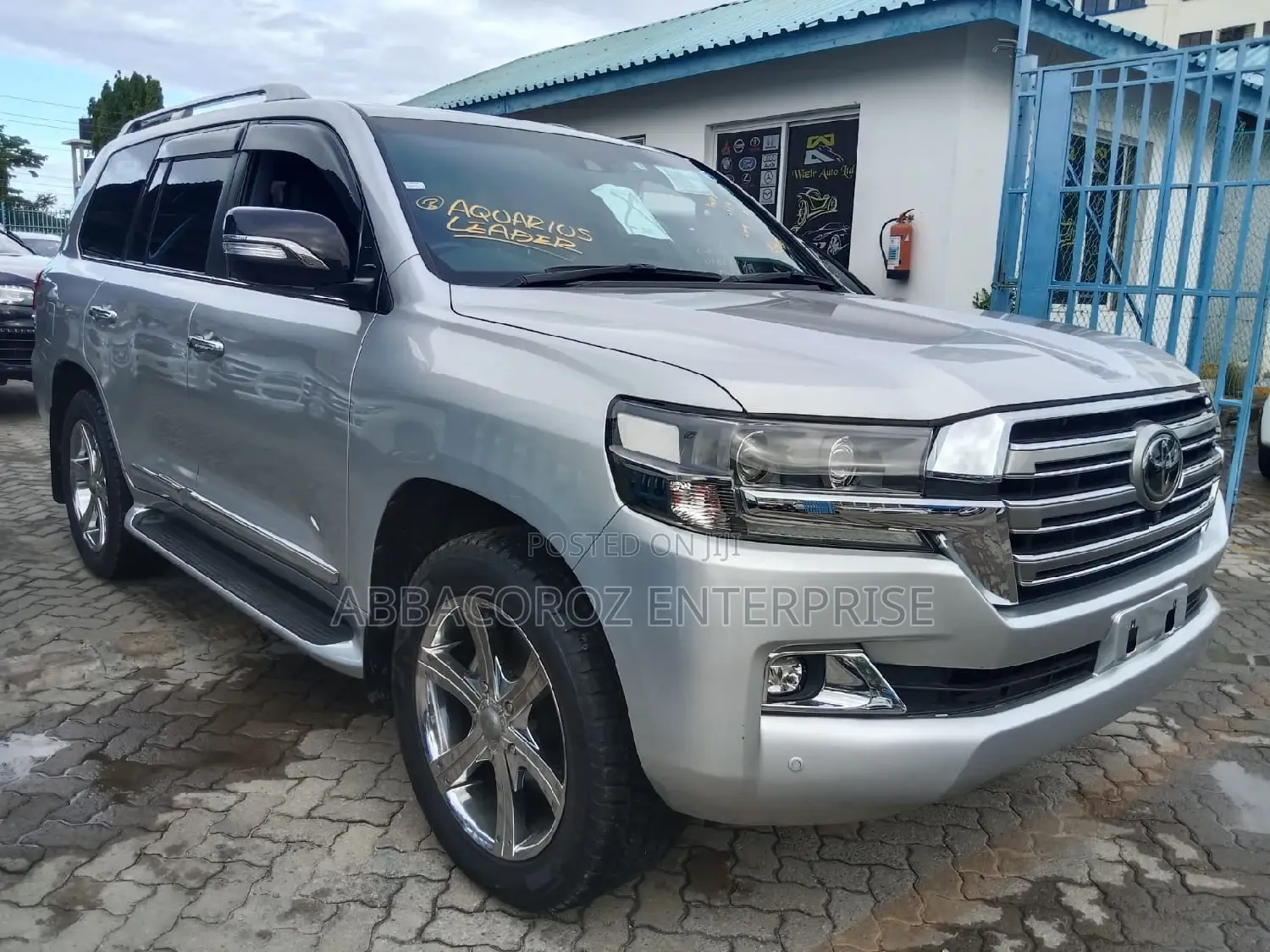Toyota Land Cruiser 4.6 V8 ZX 2017 Silver