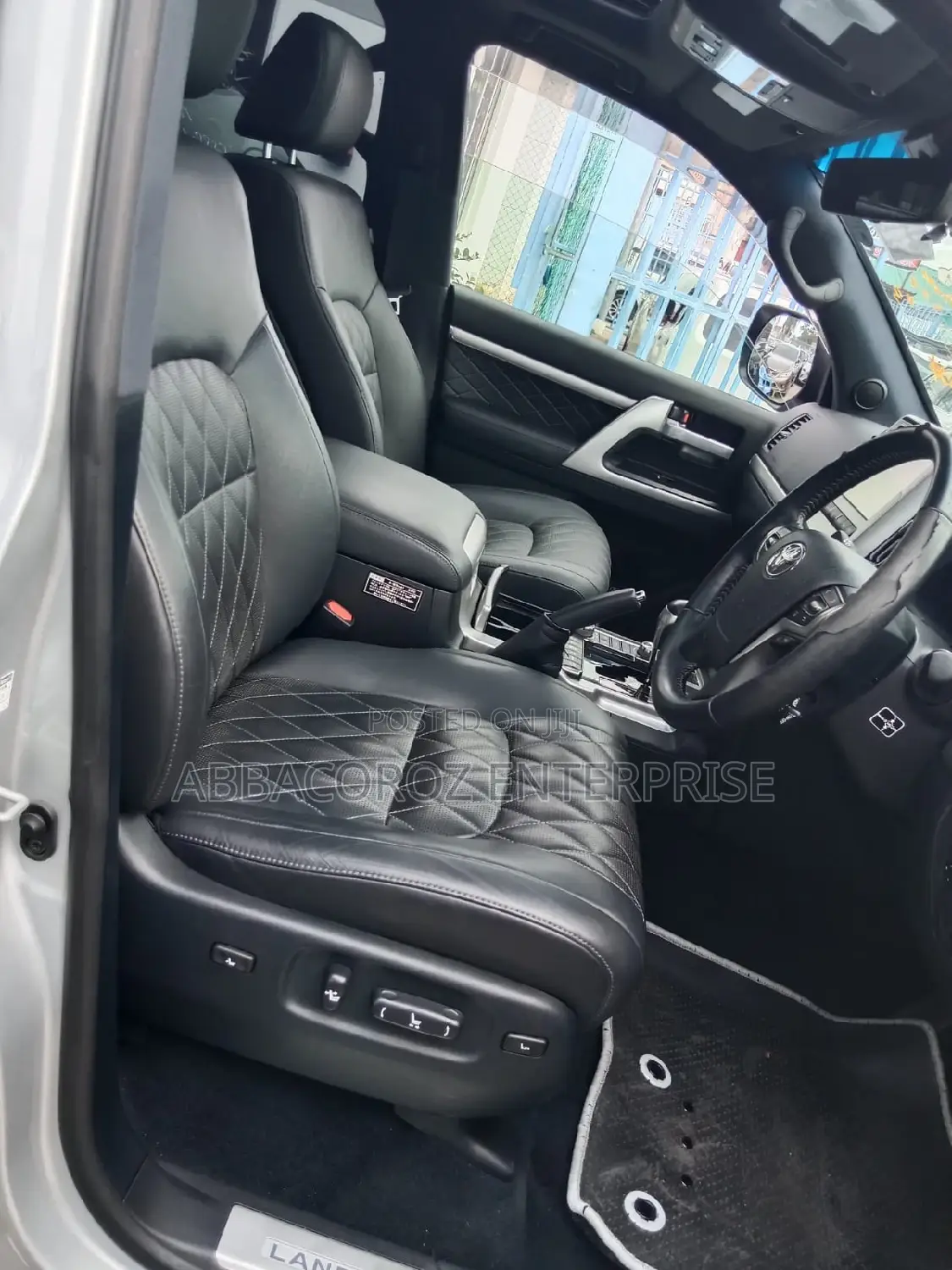 Toyota Land Cruiser 4.6 V8 ZX 2017 Silver