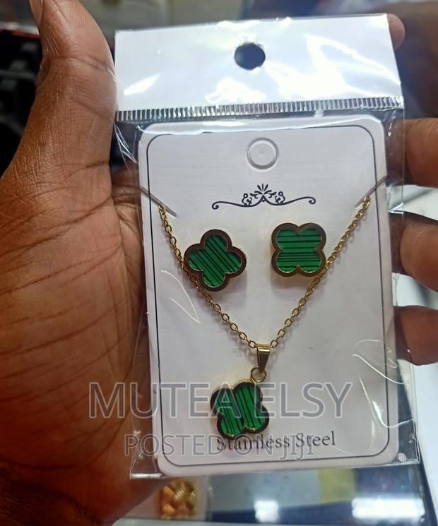 Stainless Red Green Earrings Necklace Set - main view