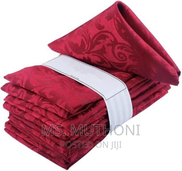 6 Luxurious Napkins* Size 48cm *48cm