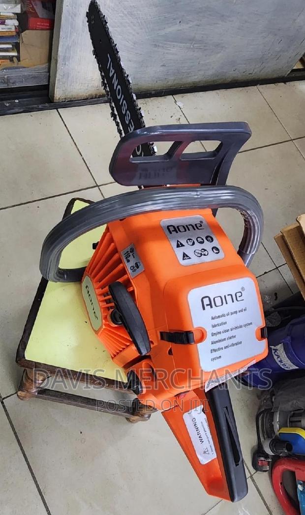 Power Saw Machine Powered by Petrol
