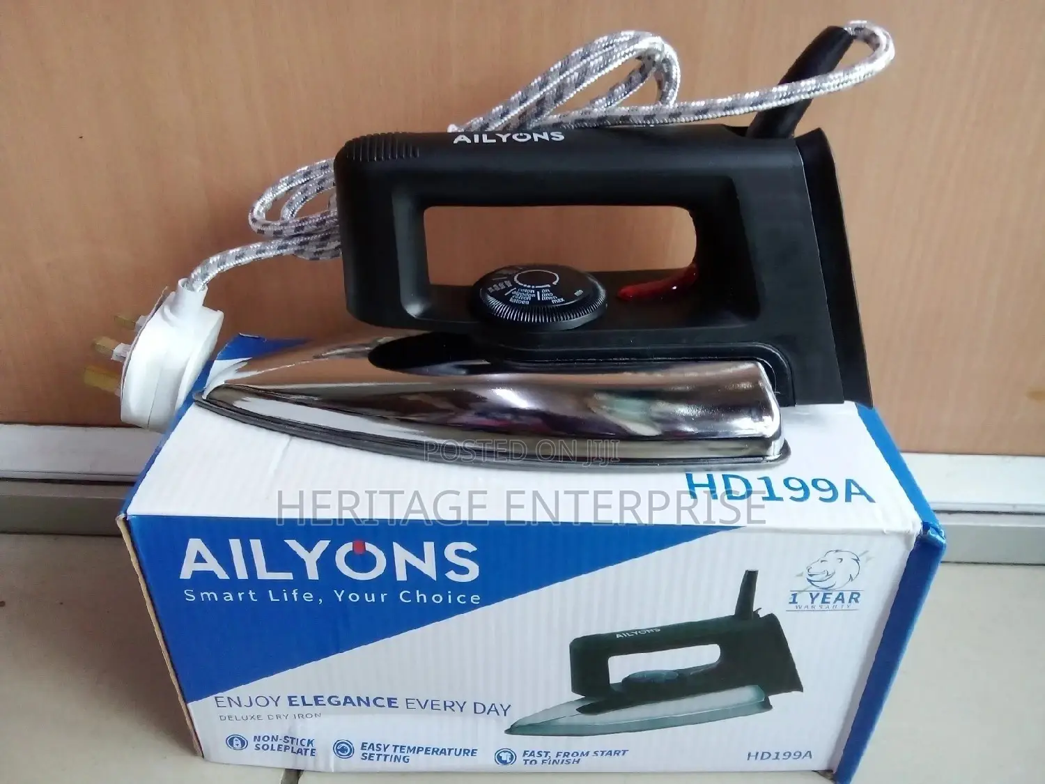Ironing Box Dry Iron Box Stainless Steel Bottom Plate Irons.