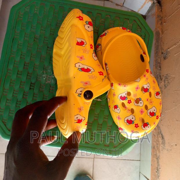 #25children Crocks