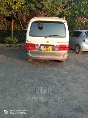 Toyota Grand HiAce 2001 White