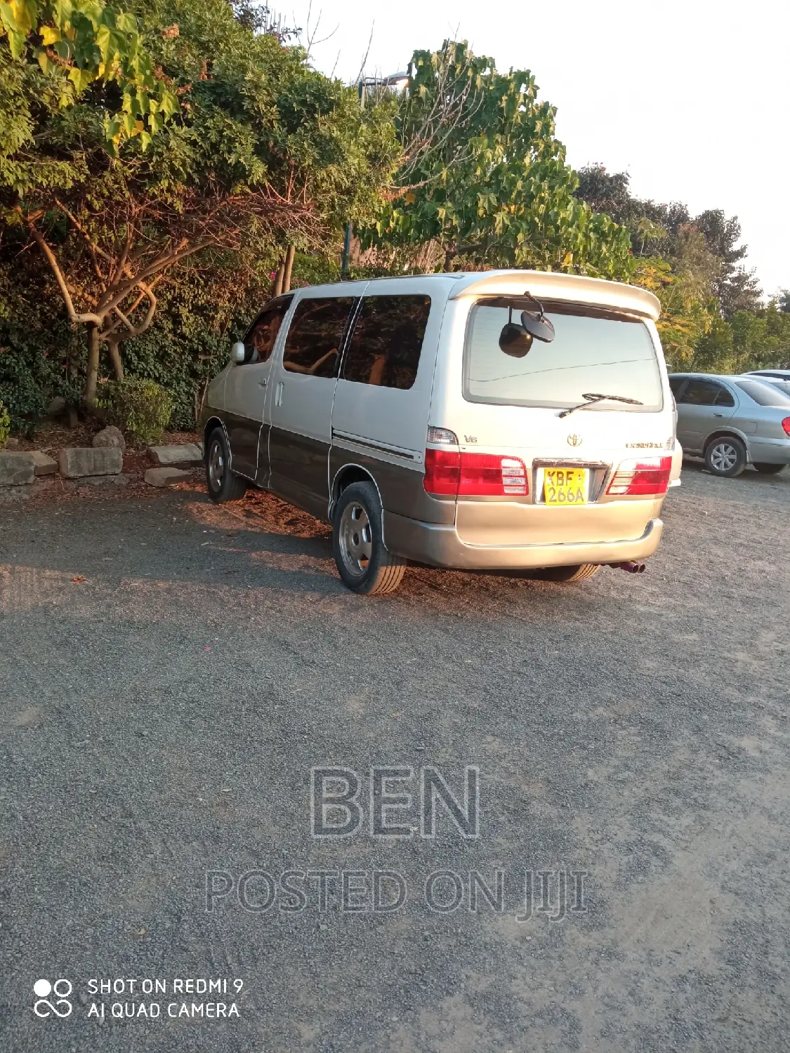 Toyota Grand HiAce 2001 White