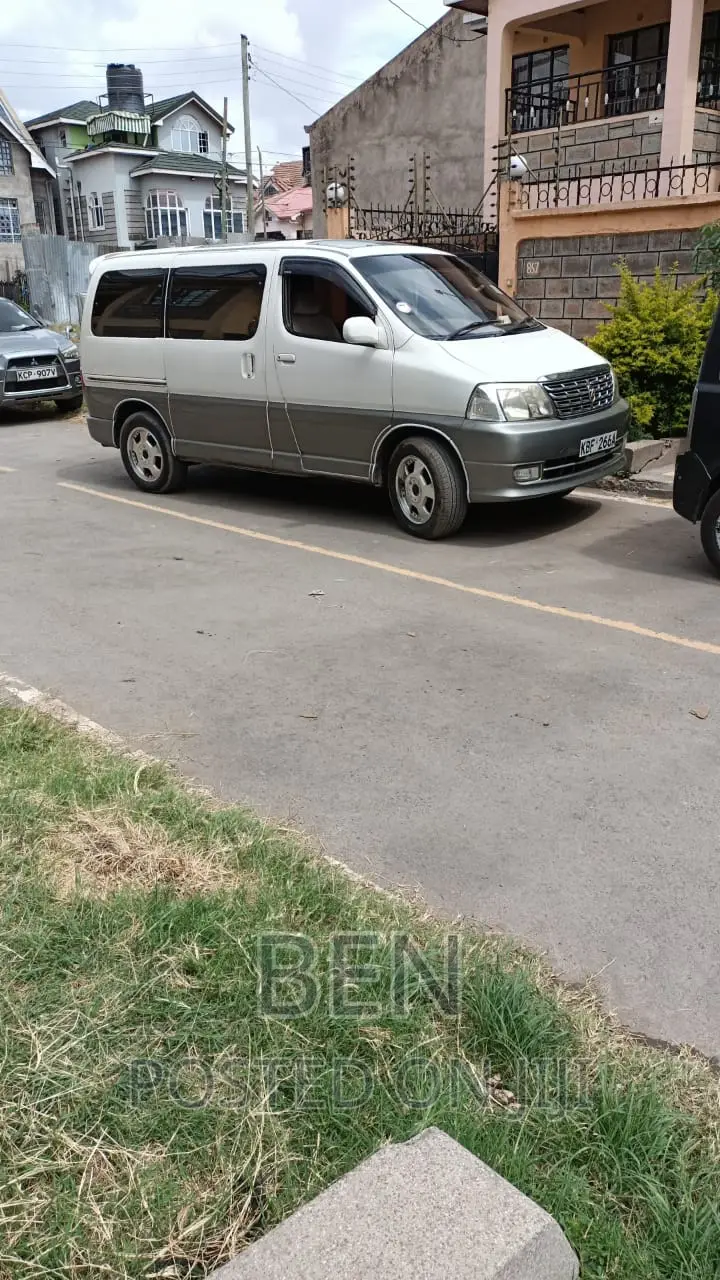 Toyota Grand HiAce 2001 White
