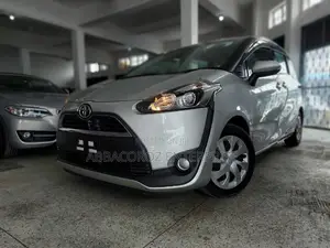 Toyota Sienta 1.5 AWD 2016 Silver