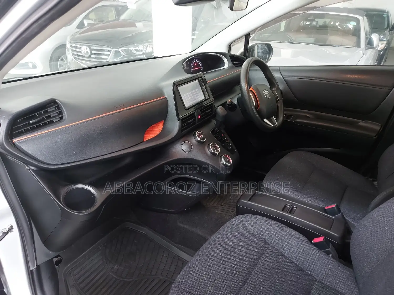 Toyota Sienta 1.5 AWD 2016 Silver