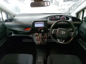 Toyota Sienta 1.5 AWD 2016 Silver
