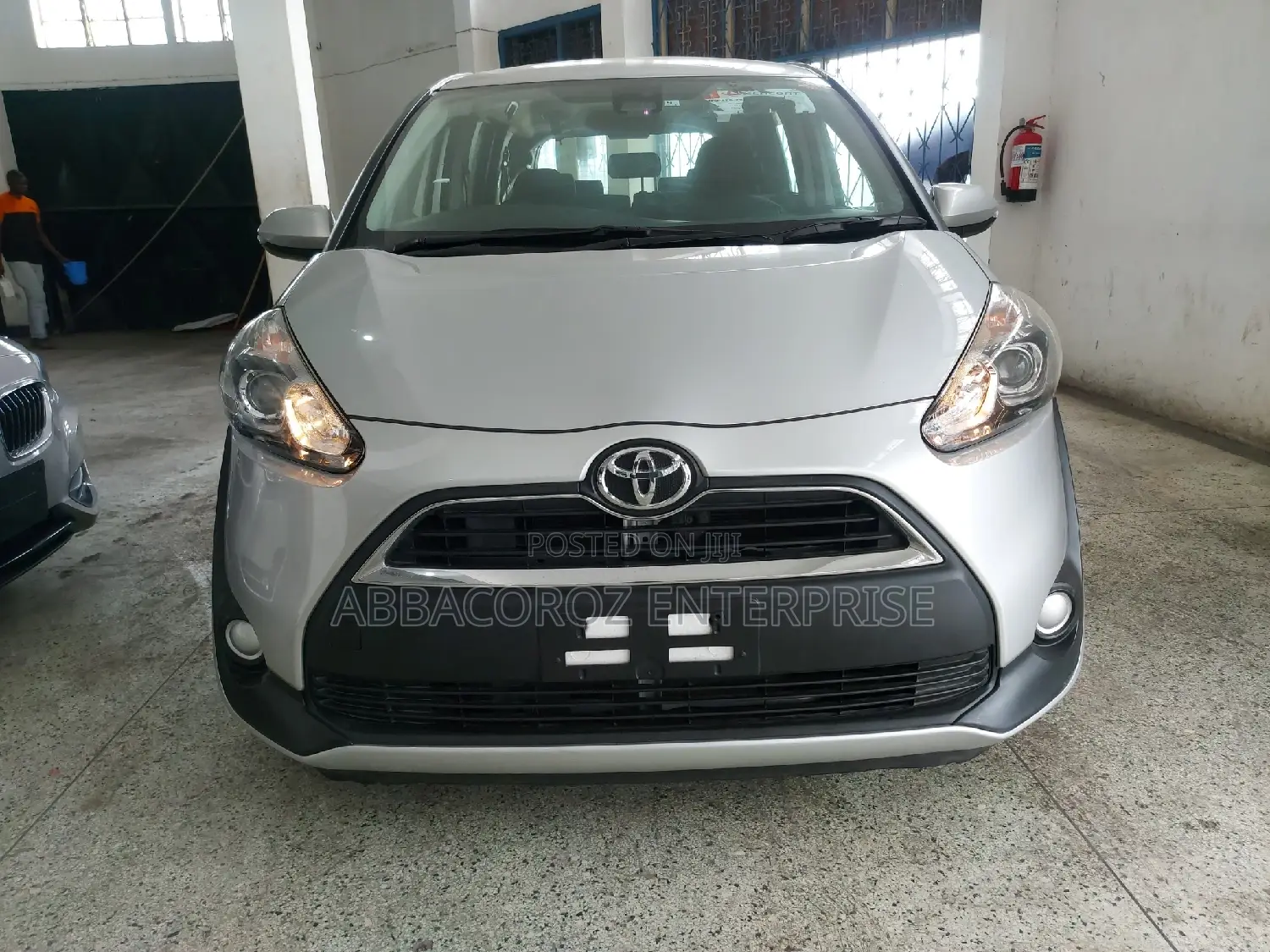 Toyota Sienta 1.5 AWD 2016 Silver