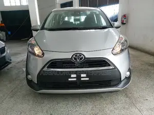 Toyota Sienta 1.5 AWD 2016 Silver