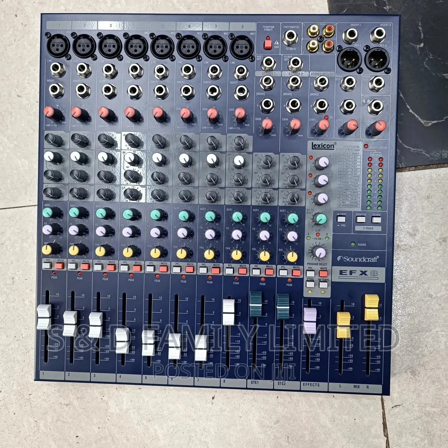 EFX 8 Soundcraft Plain Mixer