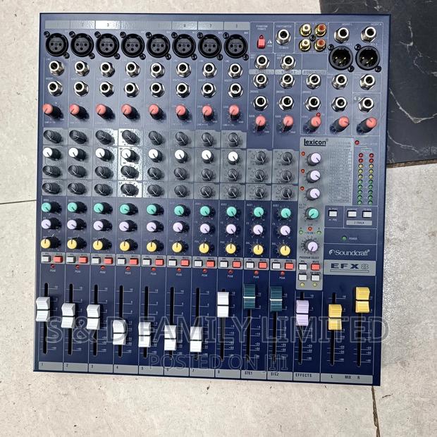 EFX 8 Soundcraft Plain Mixer