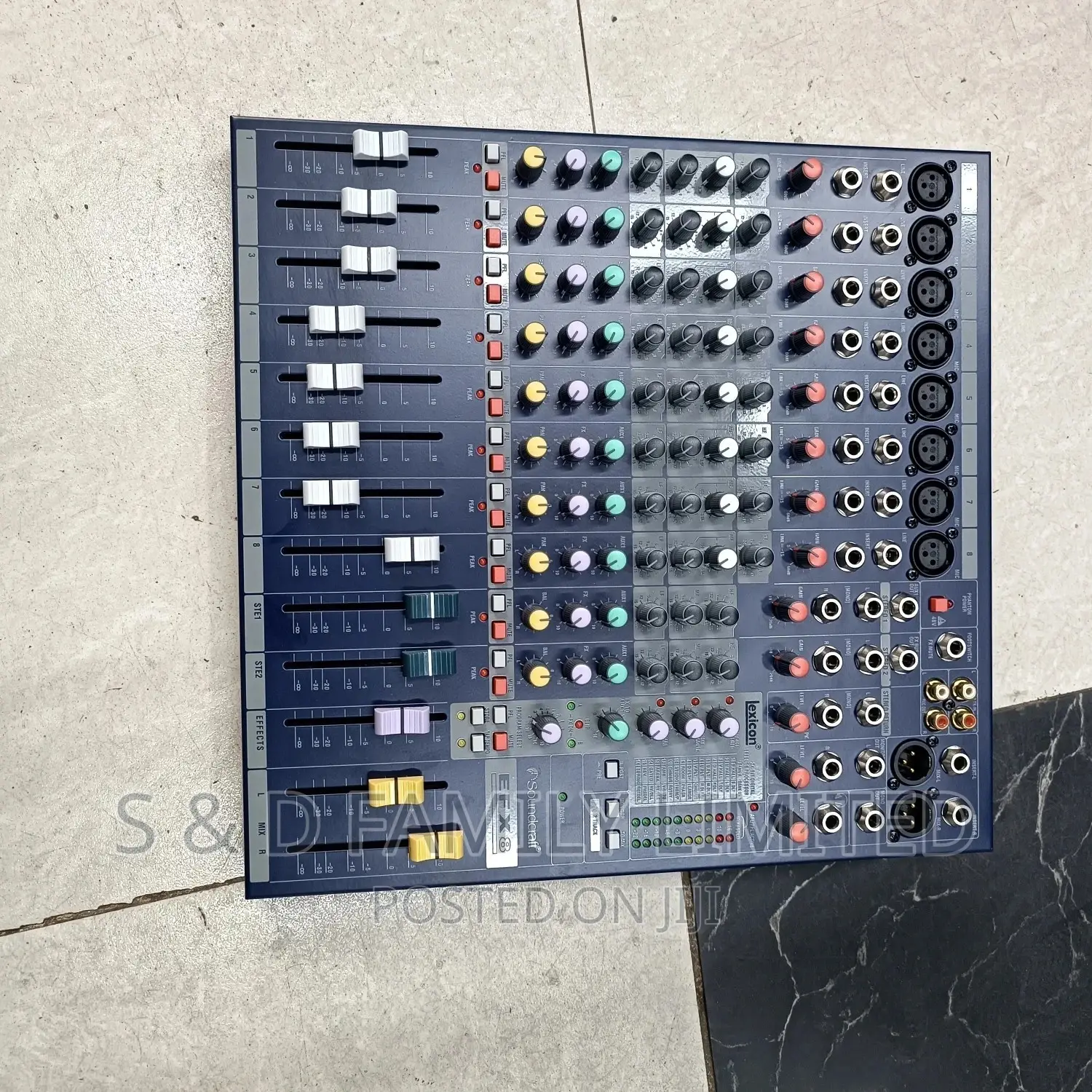 EFX 8 Soundcraft Plain Mixer