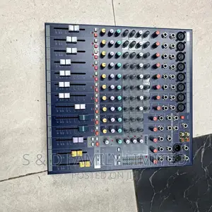 EFX 8 Soundcraft Plain Mixer