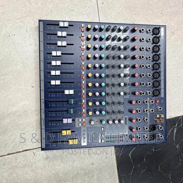 EFX 8 Soundcraft Plain Mixer - thumbnail 4