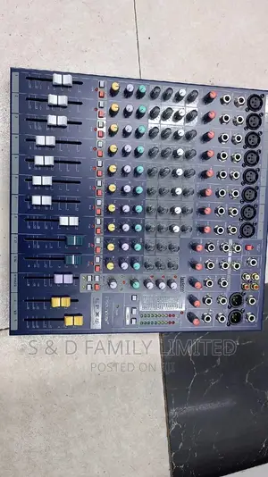 EFX 8 Soundcraft Plain Mixer