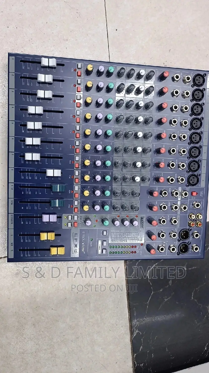 EFX 8 Soundcraft Plain Mixer