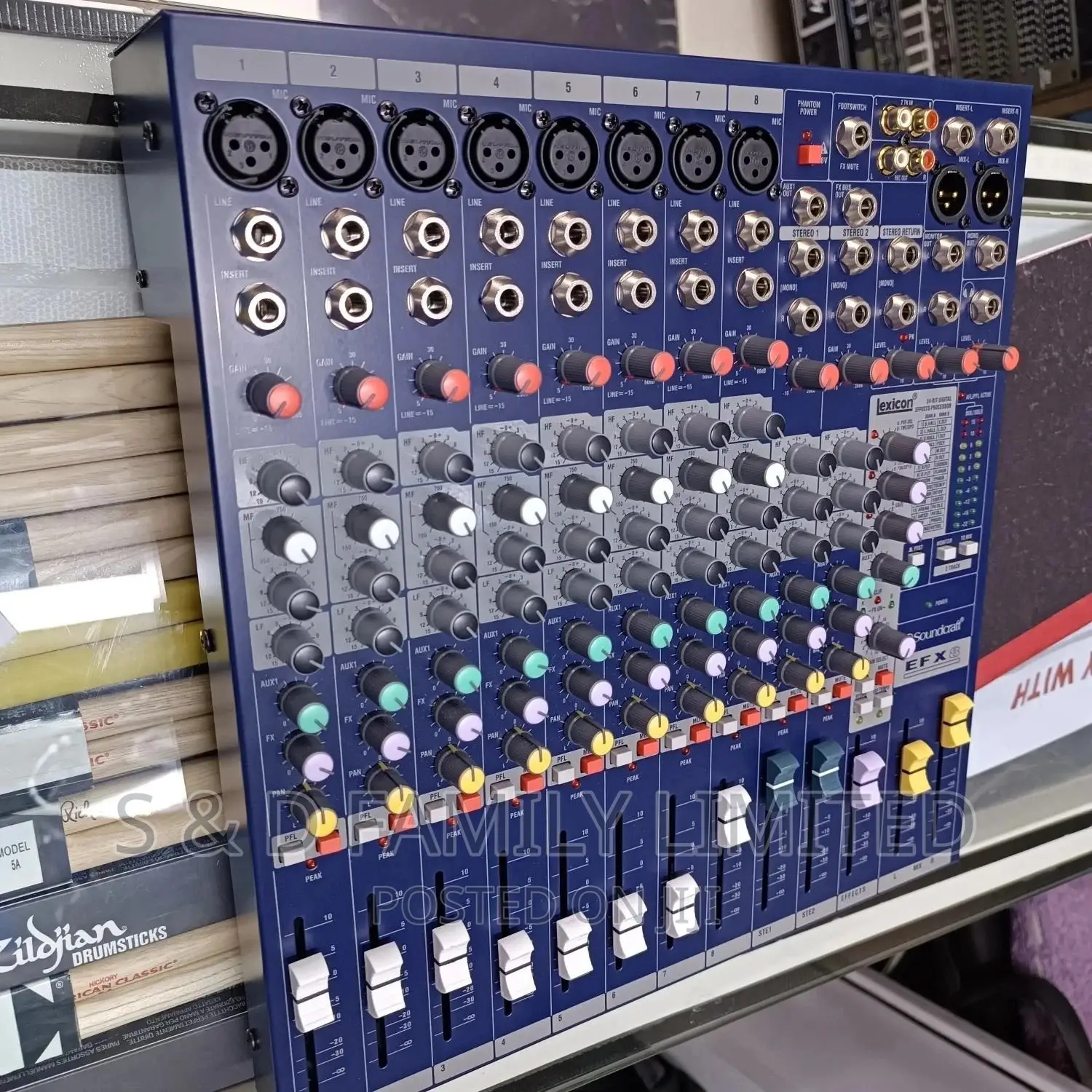 EFX 8 Soundcraft Plain Mixer