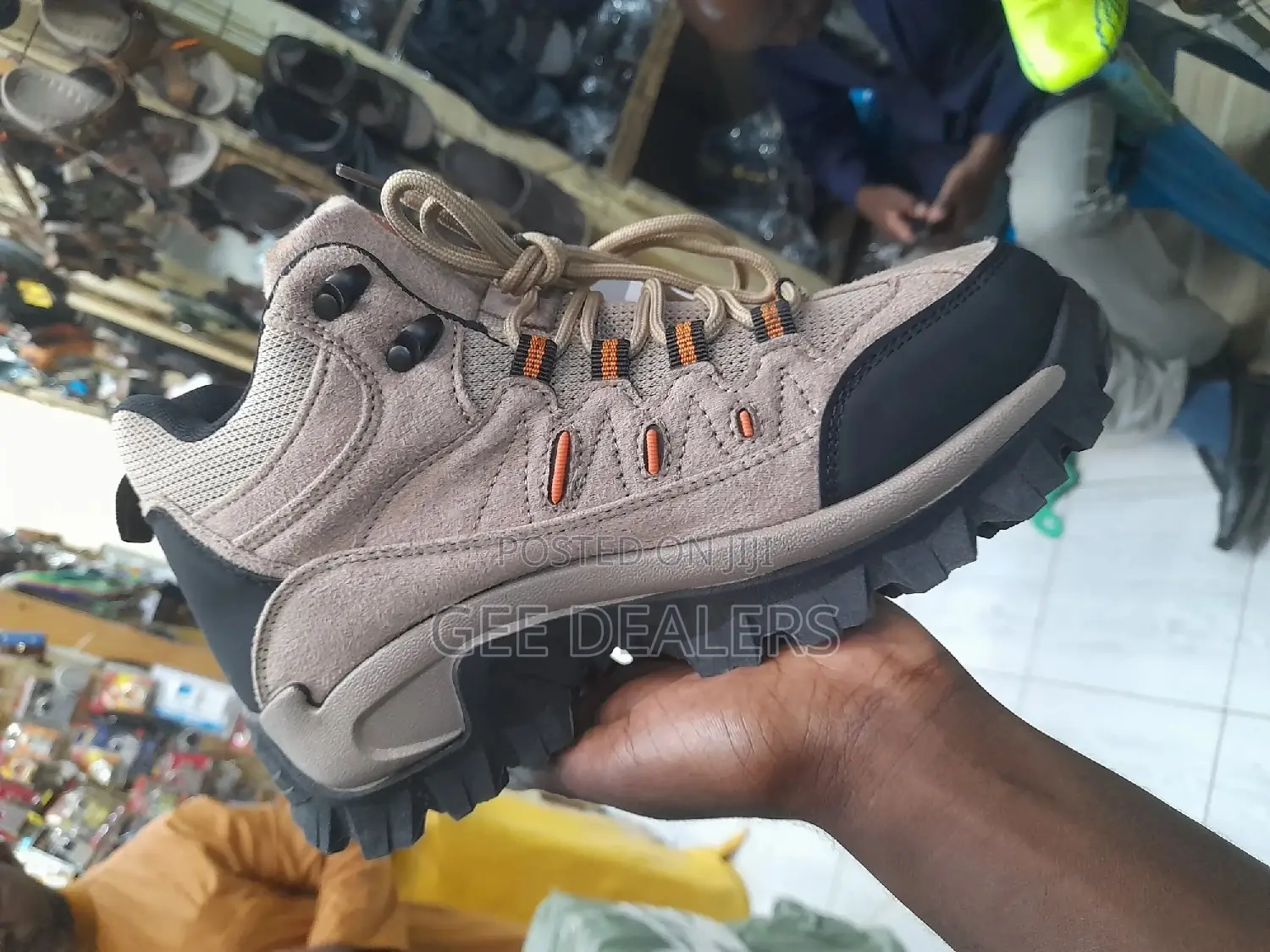 Skyview Hiking Boots Color Beige