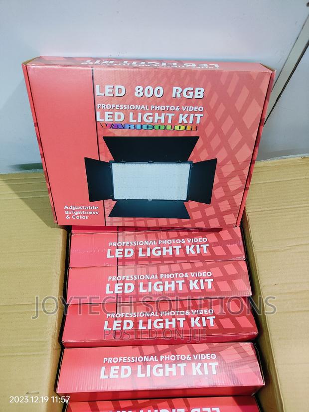 Led Vedio Lights, UC 800+ With Remote and Two Batteries - main view