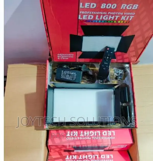 Pro Led 800 Light , 2 Batteries , Stand , Power Adaptor