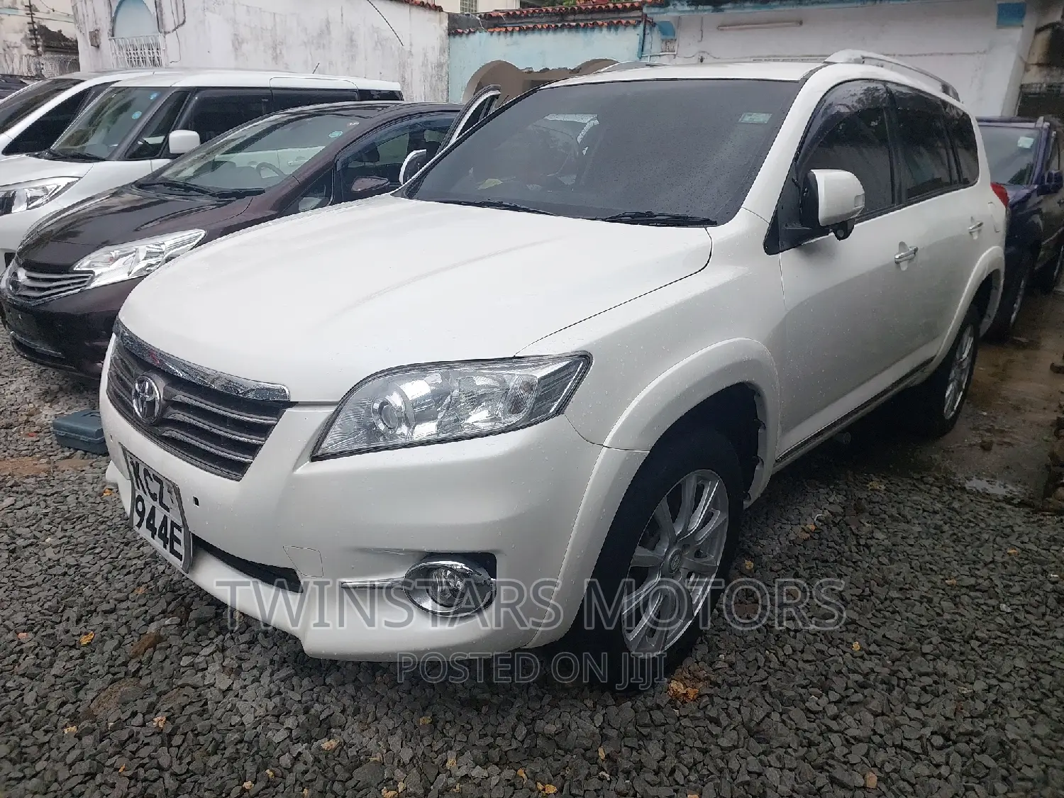 Toyota Vanguard 2013 Pearl