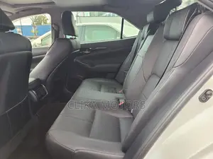 Toyota Crown 2017 White