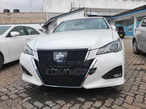 Toyota Crown 2017 White