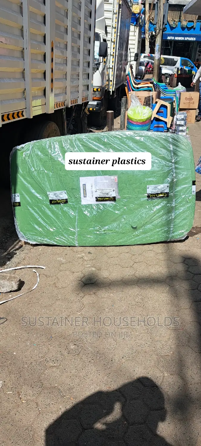 6 Seater Plastic Table