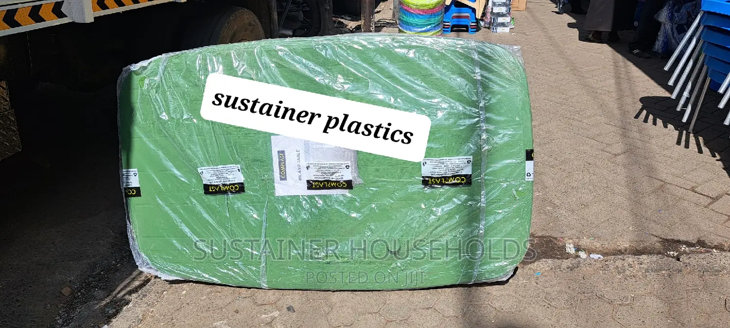 6 Seater Plastic Table