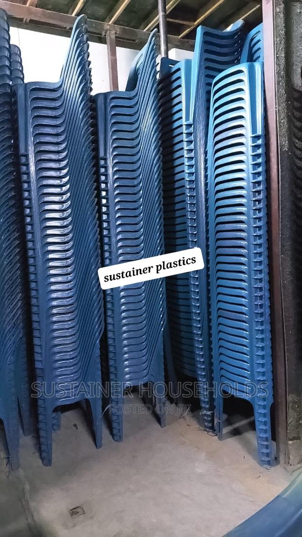 Plastic Chairs Armless - thumbnail 2