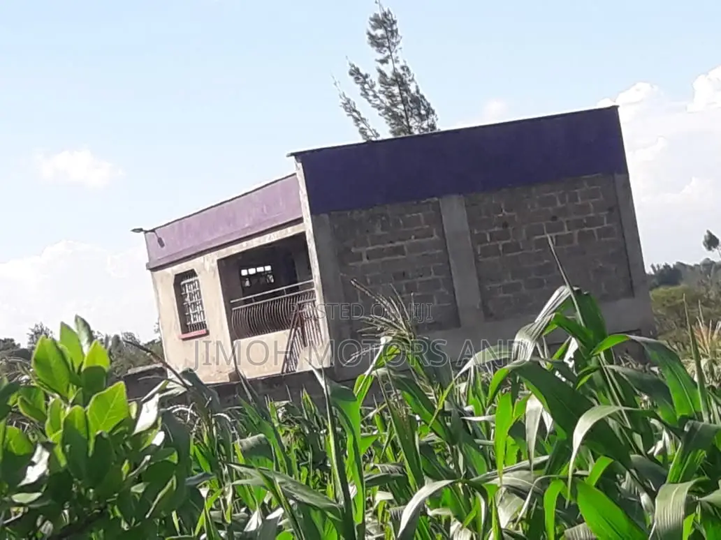 Kiganjo Thika Near Kamuthi 40 by 80 Selling at 6m With Title