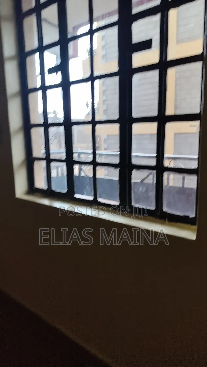 2bdrm Block of Flats in Lifestyle Court for rent