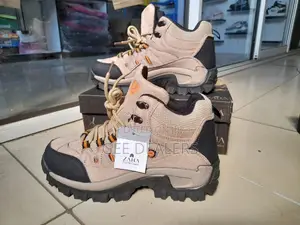 Skyview Hiking Boots