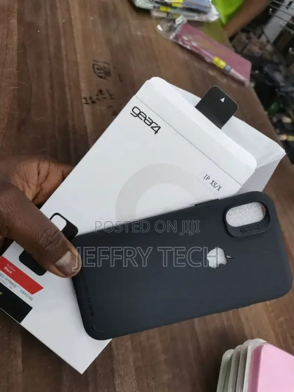 Gear4 iPhone XS iPhone X Case Cover