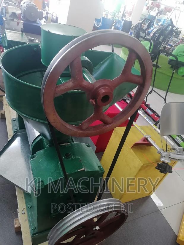 Screw Oil Pressing Machine -1-1.5tonnes Per Day Production