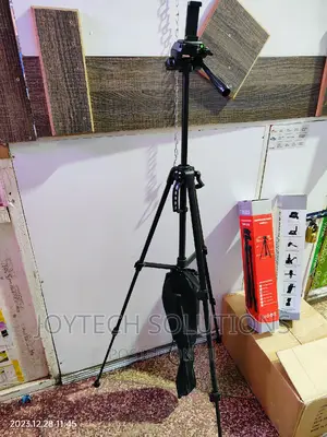 Aluminum Lightweight Tripod for DSLR Camera and Smartphone