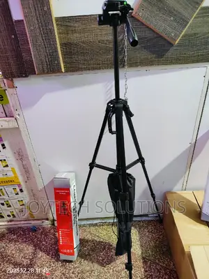 Aluminum Lightweight Tripod for DSLR Camera and Smartphone