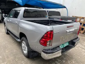 Toyota Hilux 2018 Silver